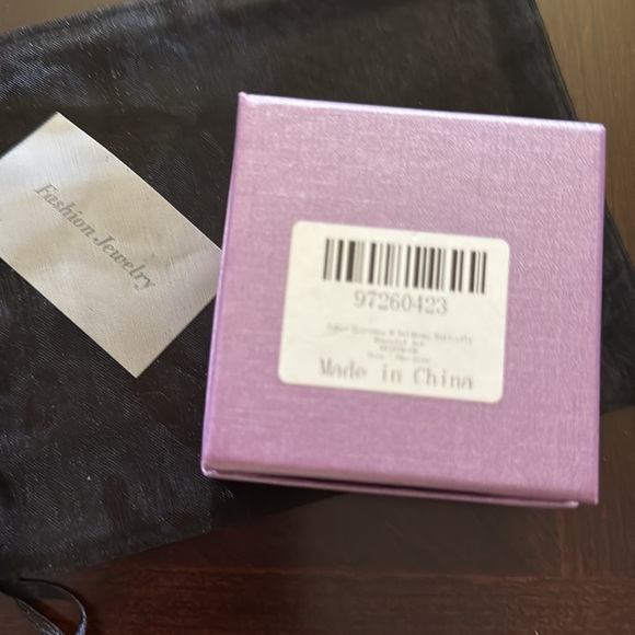 Bundle of 4 NEW Gold tone Bracelets some with rhinestones - Picture 11 of 11